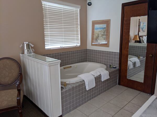 Romantic & Peaceful King Photo 5