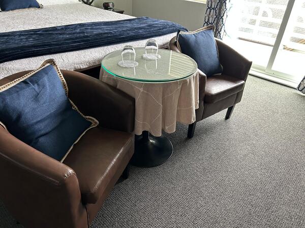 Romantic & Peaceful King Photo 2