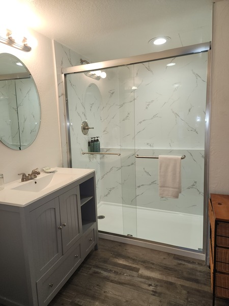 Courtyard View Queen Photo 4