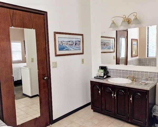 Romantic & Peaceful King Photo 3